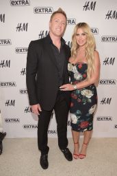 Kim Zolciak at "Extra" at H&M Times Square in NYC 10/03/2017