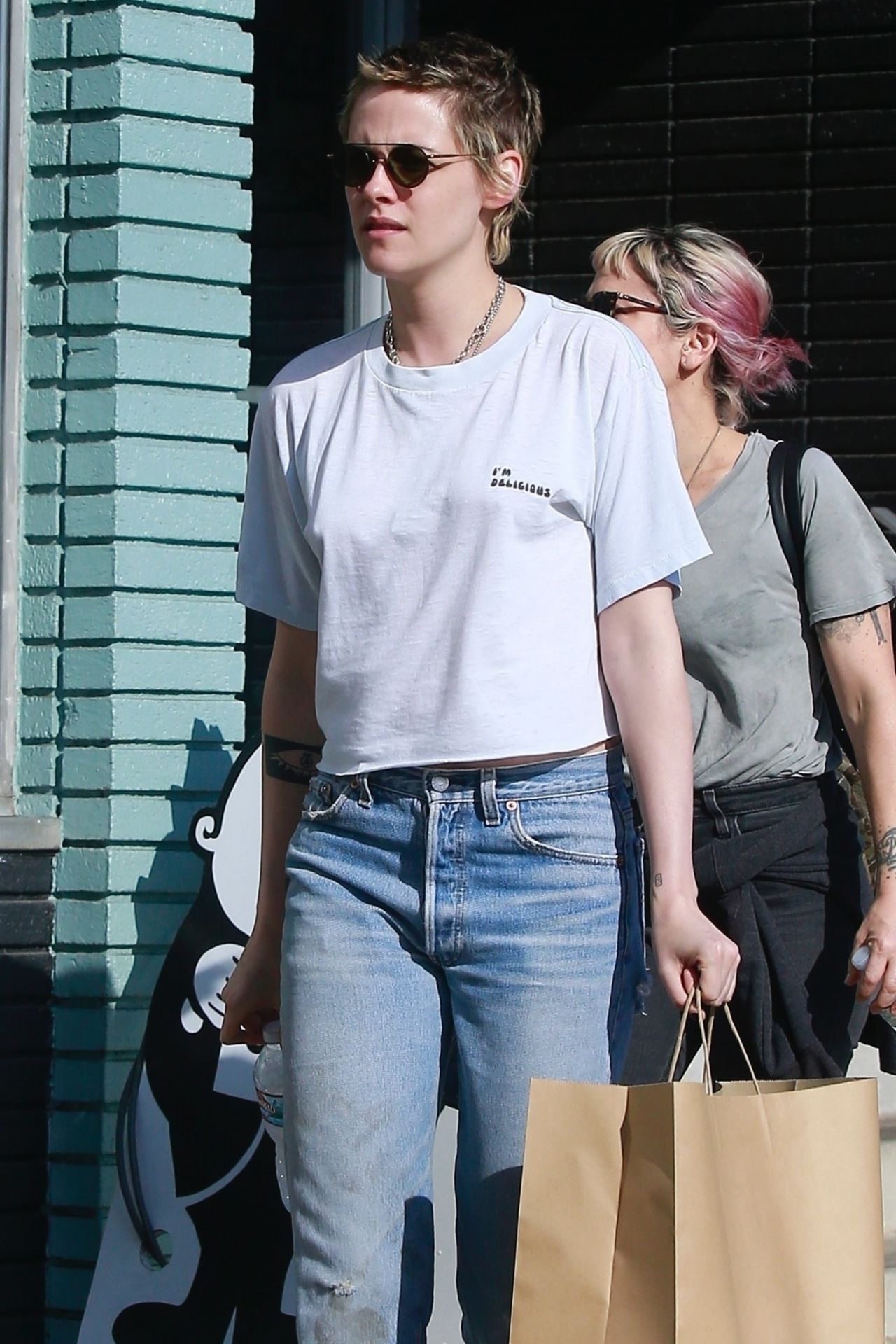 Kristen Stewart Street Style - Grabs Lunch in Los Angeles 10/01/2017 ...