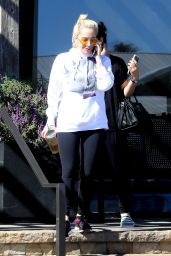 Lady Gaga Street Style - Leaving a Starbucks in Malibu 10/24/2017