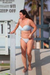 Lisa Appleton in Bikini on the Beaches of Los Angeles 10/01/2017