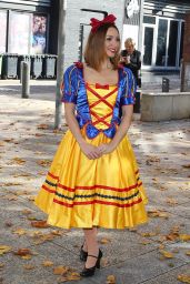 Lucy Jo Hudson - The Snow White and the Seven Dwarfs Panto Photocall at the St Helen