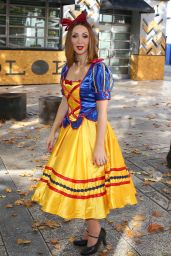 Lucy Jo Hudson - The Snow White and the Seven Dwarfs Panto Photocall at the St Helen