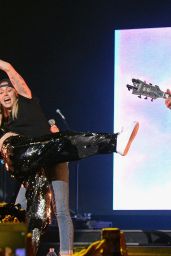 Miley & Noah Cyrus - Perform Onstage during Katy Perry "Witness: The Tour" in New York 10/06/2017