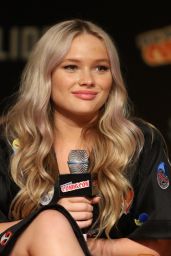 Natalie Alyn Lind – “The Gifted” Cast Appearance at NYCC in NYC 10/08/2017