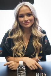 Natalie Alyn Lind - "The Gifted" Cast Signing Table at NYCC in New York 10/08/2017