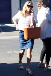 Reese Witherspoon - Arriving at Her Office in Los Angeles 10/26/2017