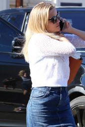 Reese Witherspoon - Arriving at Her Office in Los Angeles 10/26/2017