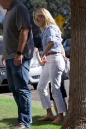 Reese Witherspoon in Casual Attire - Brentwood 10/24/2017