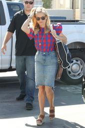 Reese Witherspoon - Out For a Business Meeting in Santa Monica 10/17/2017