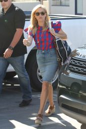 Reese Witherspoon - Out For a Business Meeting in Santa Monica 10/17/2017