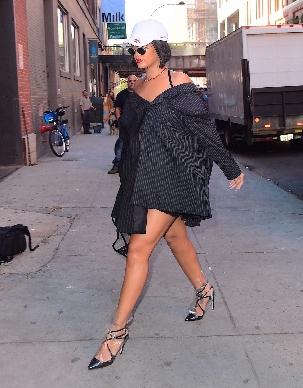Rihanna Style and Fashion - New York City 10/19/2017 • CelebMafia
