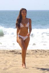 Sarah-Jane Crawford Hot in Bikini - Beach in Santa Monica 10/09/2017
