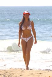Sarah-Jane Crawford Hot in Bikini - Beach in Santa Monica 10/09/2017