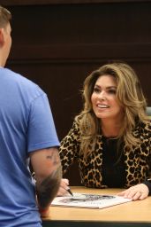 Shania Twain - Album Signing for "Now" at Barnes & Noble at The Grove in LA 09/29/2017