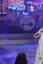 Shania Twain Performs Live at The Talk 10/25/2017