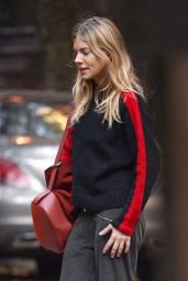 Sienna Miller Street Style - Out and About in NY 10/18/2017