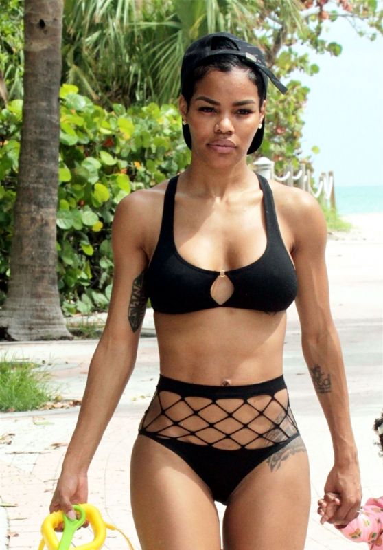 Teyana Taylor in Bikini on the beach in Miami 10/06/2017