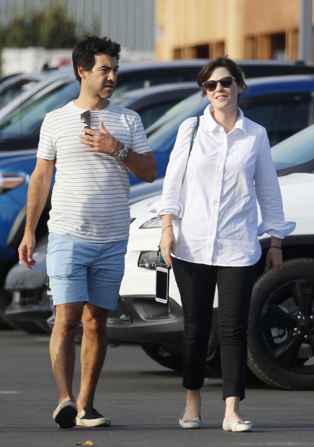 Zooey Deschanel And Her Husband Jacob Pechenik Shopping For A New Car In La 09 30 2017 Celebmafia