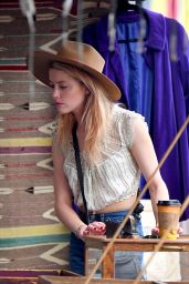 Amber Heard - Shopping at the Pasadena Flea Market in Pasadena 11/13/2017