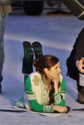 Anna Kendrick on the Ice - Filming "Noelle" in Vancouver 11/20/2017