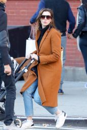 Anne Hathaway Autumn Style - New York City 11/21/2017