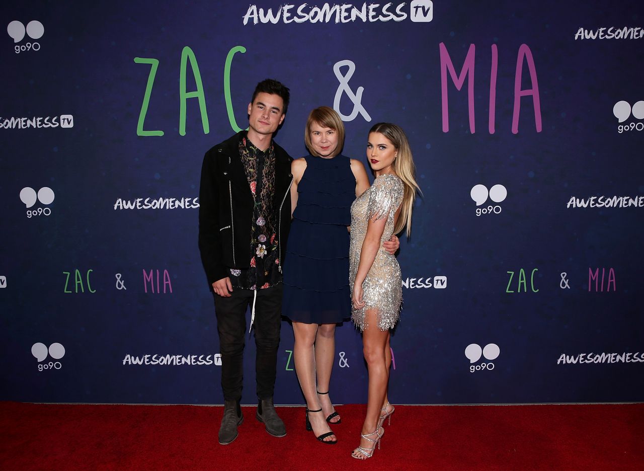 Anne Winters - "Zac & Mia" Premiere Event in LA 11/06/2017 • CelebMafia