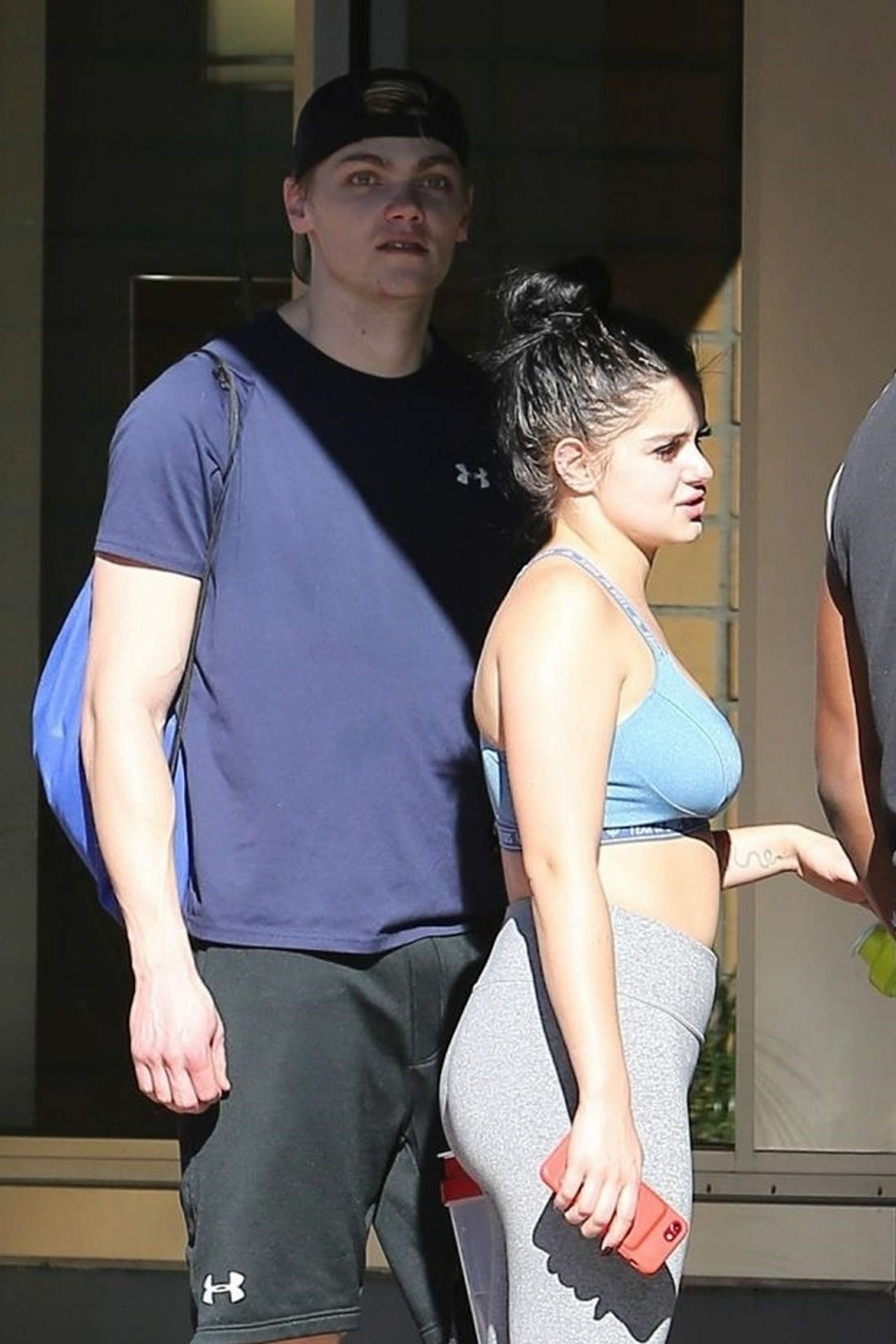 Ariel Winter in Gym Ready Outfit With Levi Meaden Out in LA 11/25/2017.