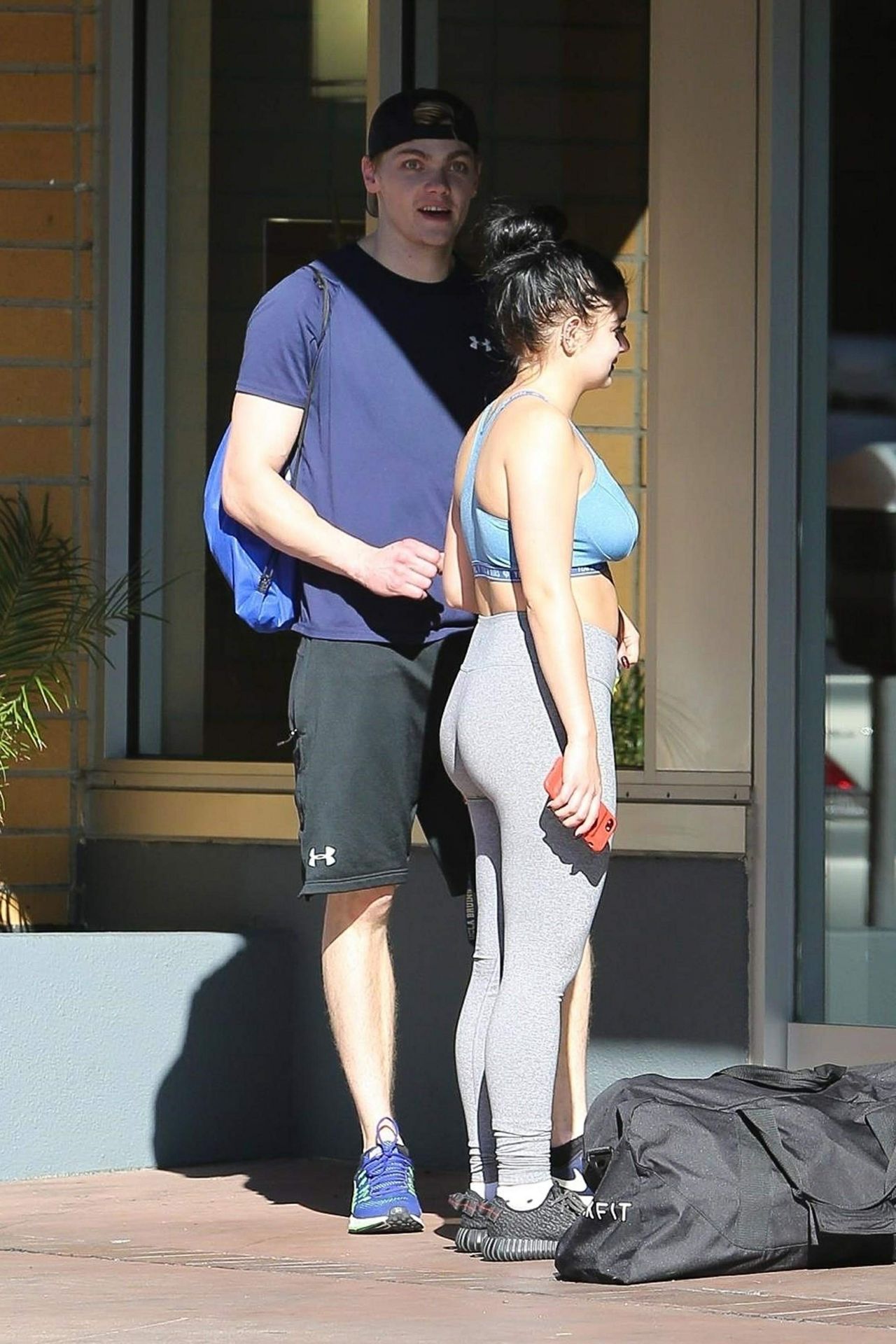 Ariel Winter in Gym Ready Outfit With Levi Meaden Out in LA 11/25/2017.