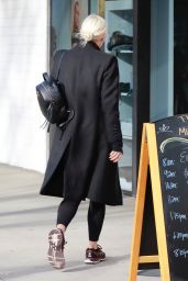 Ashlee Simpson - Heads to the Gym in Studio City