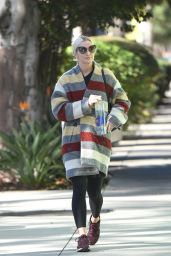 Ashlee Simpson in a Colorful Coat - Los Angeles 11/07/2017