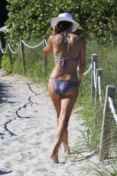 Bethenny Frankel in a Colorful Patterned Bikini - Miami Beach 11/06/2017