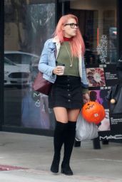 Busy Philipps - Buys Halloween Trick or Treat Buckets From CVS in LA 10/31/2017