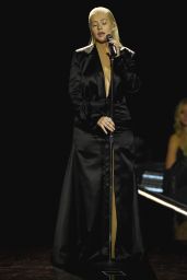 Christina Aguilera Performs Live at the 2017 American Music Awards in LA