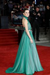 Daisy Ridley - "Murder on the Orient Express" Red Carpet in London