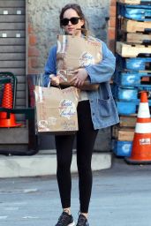 Dakota Johnson in Leggings - Shopping in LA 11/07/2017