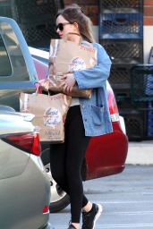 Dakota Johnson in Leggings - Shopping in LA 11/07/2017