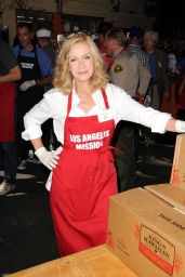 Donna Mills – Los Angeles Mission Thanksgiving Meal for the Homeless 11/22/2017