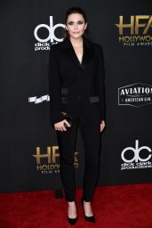 Elizabeth Olsen – Hollywood Film Awards 2017 in Los Angeles