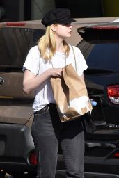 Elle Fanning - Grabs Lunch at Burger Lounge in Van Nuys