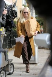Emma Stone - Filming "Ronald" in Brooklyn 11/09/2017