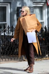 Emma Stone - Shooting Scenes on the Set of "Maniac" TV Series in NYC 11/10/2017