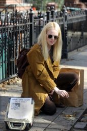 Emma Stone - Shooting Scenes on the Set of "Maniac" TV Series in NYC 11/10/2017