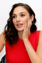 Gal Gadot - "Justice League" Press Conference in London 11/03/2017