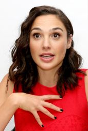 Gal Gadot - "Justice League" Press Conference in London 11/03/2017