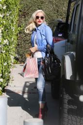 Gwen Stefani Street Fashion - Los Angeles 11/17/2017
