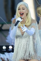 Gwen Stefani - Taping Her Performance for the Macy