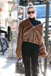 Hailey Baldwin Chic Street Style - NYC 11/21/2017