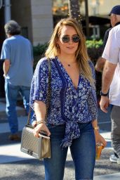 Hilary Duff Street Style - Grabs Lunch at La Scala in LA 11/14/2017