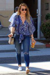Hilary Duff Street Style - Grabs Lunch at La Scala in LA 11/14/2017
