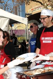 Jen Lilley – Los Angeles Mission Thanksgiving Meal for the Homeless 11/22/2017